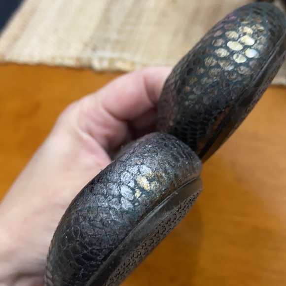 Stuart Weitzman Iridescent Snake Print Flats 7.5 - Picture 11 of 15